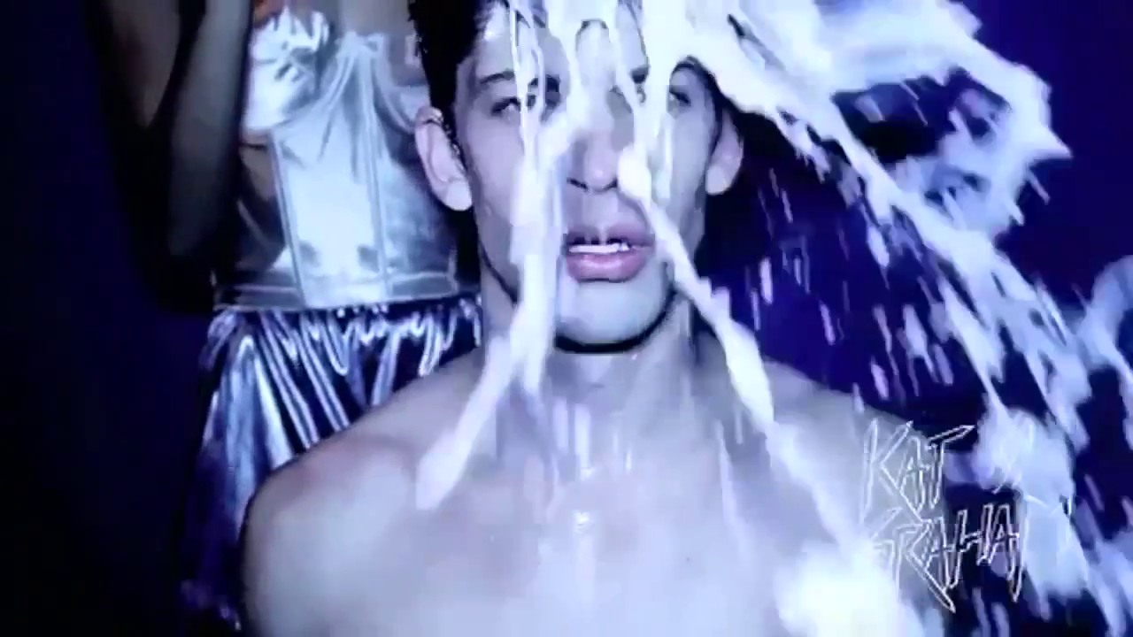 VampireDiariesWorld-dot-org_SassyMilkshake_Mashup-Captures00242.png