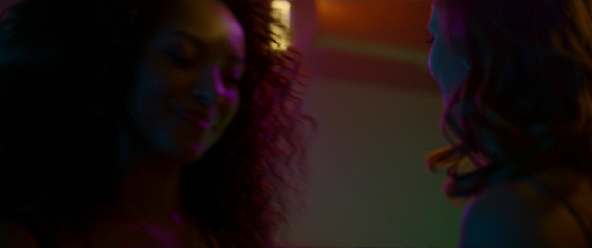 vampirediariesworld-dot-nl_Heatwave0800.jpg