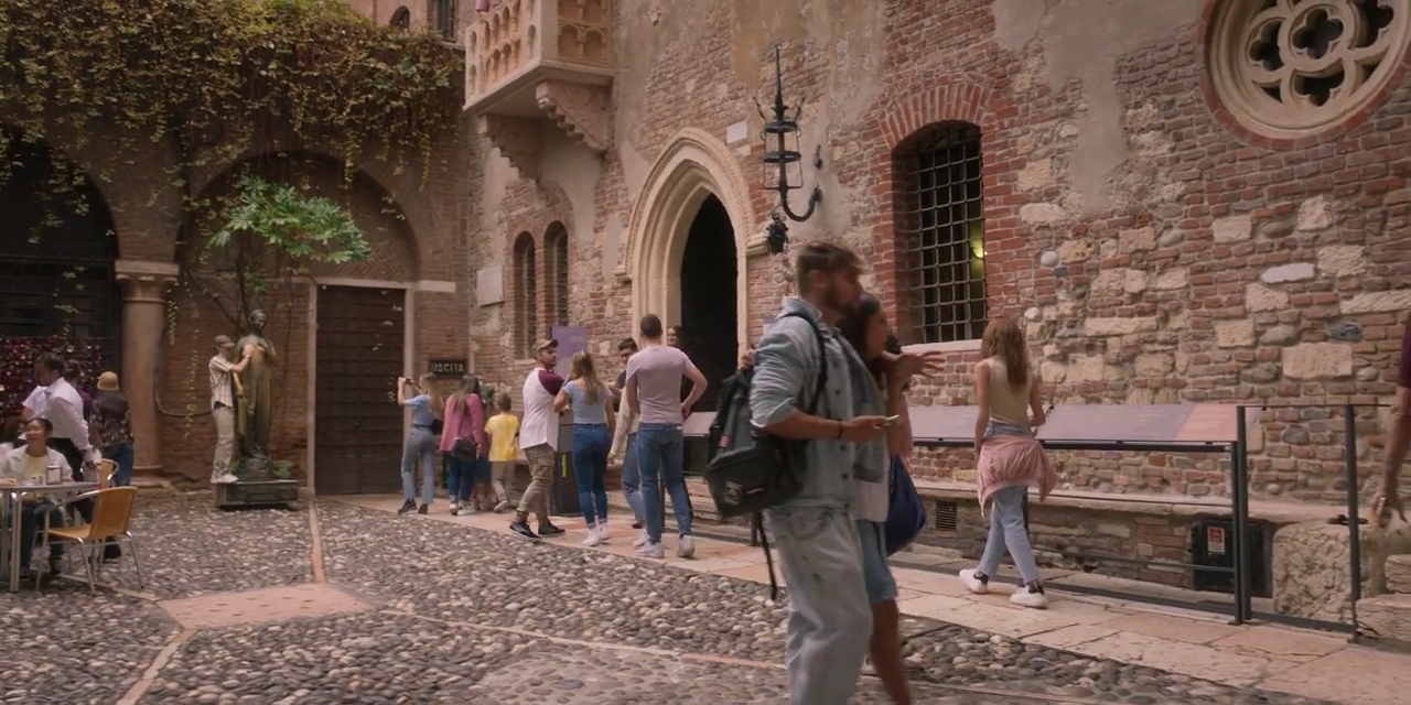 VampireDiariesWorld-dot-nl_LoveInTheVilla0704.jpg