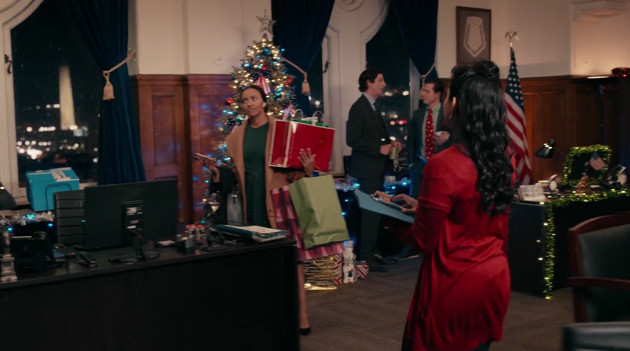 VampireDiariesWorld-dot-nl_OperationChristmasDrop0366.jpg