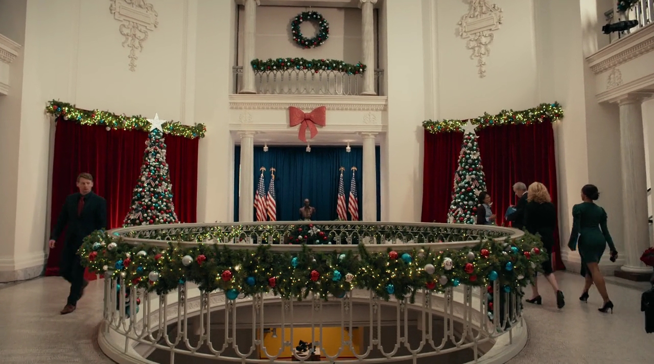 VampireDiariesWorld-dot-nl_OperationChristmasDrop0443.jpg