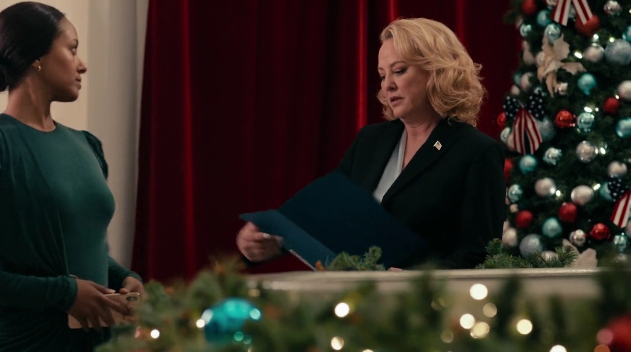 VampireDiariesWorld-dot-nl_OperationChristmasDrop0449.jpg