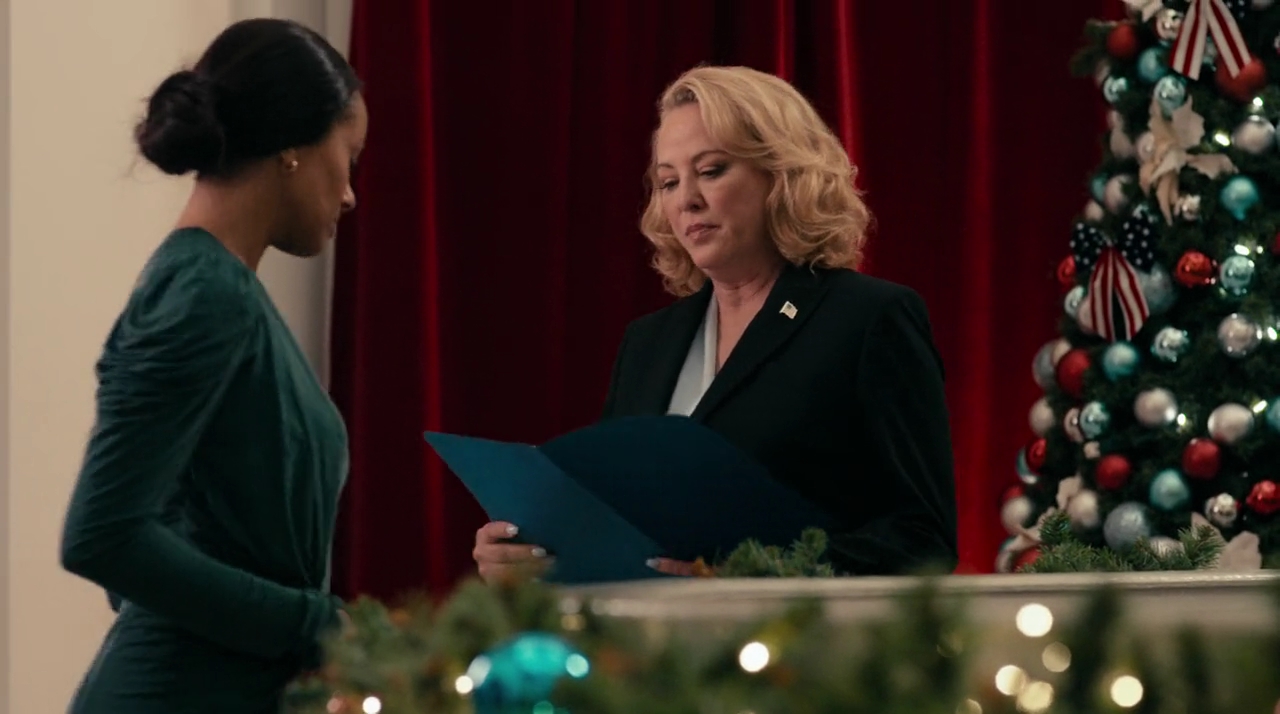 VampireDiariesWorld-dot-nl_OperationChristmasDrop0450.jpg