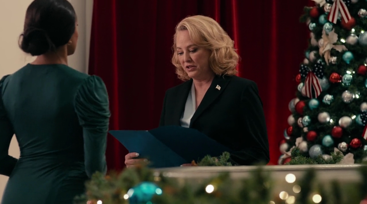 VampireDiariesWorld-dot-nl_OperationChristmasDrop0451.jpg