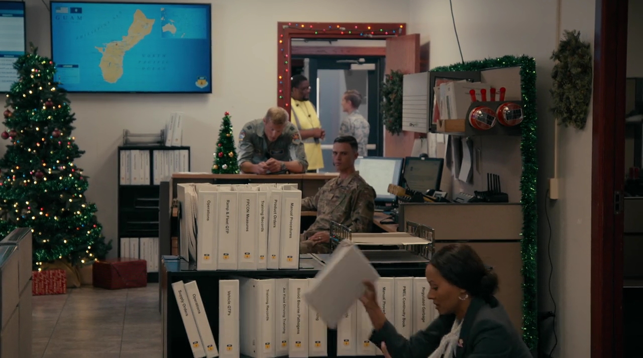 VampireDiariesWorld-dot-nl_OperationChristmasDrop1157.jpg