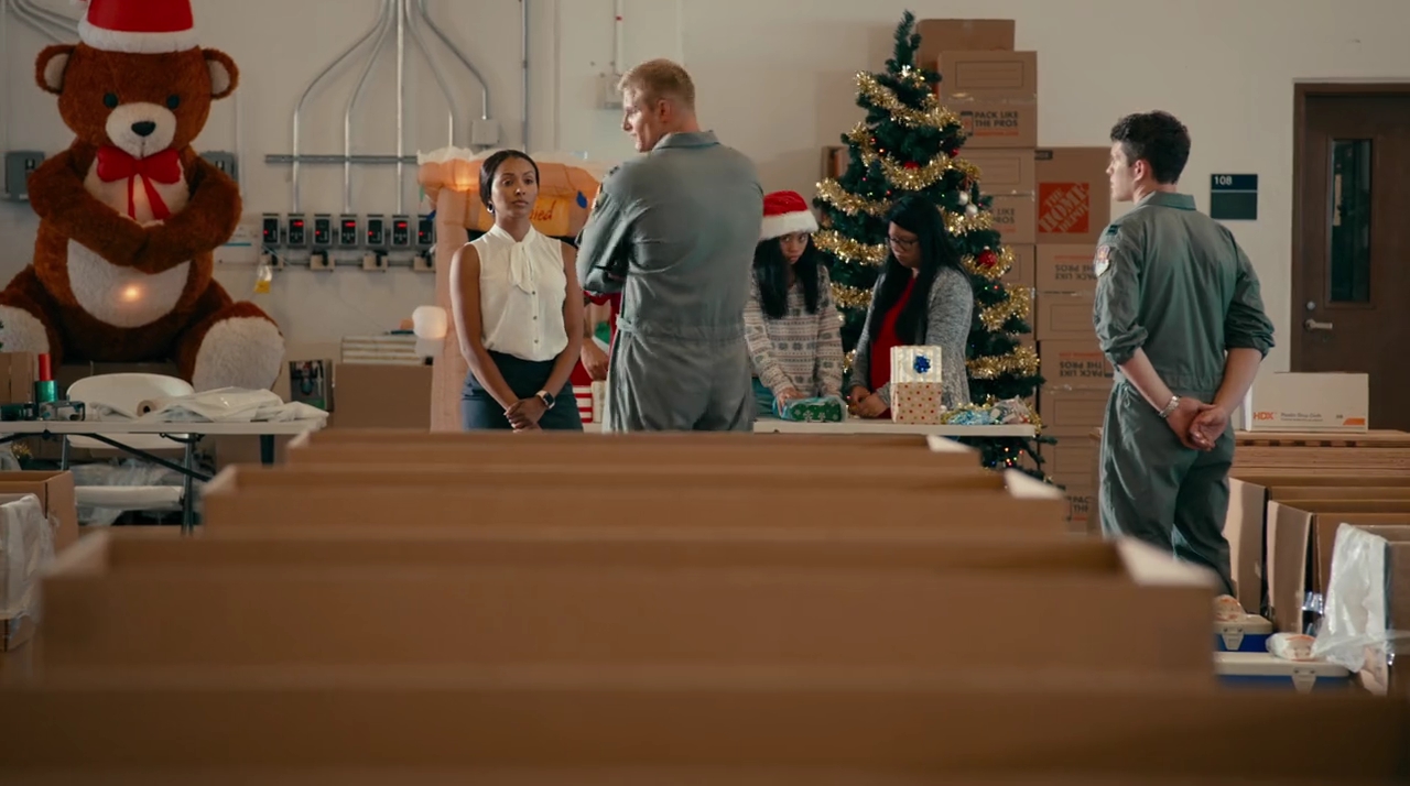 VampireDiariesWorld-dot-nl_OperationChristmasDrop1619.jpg