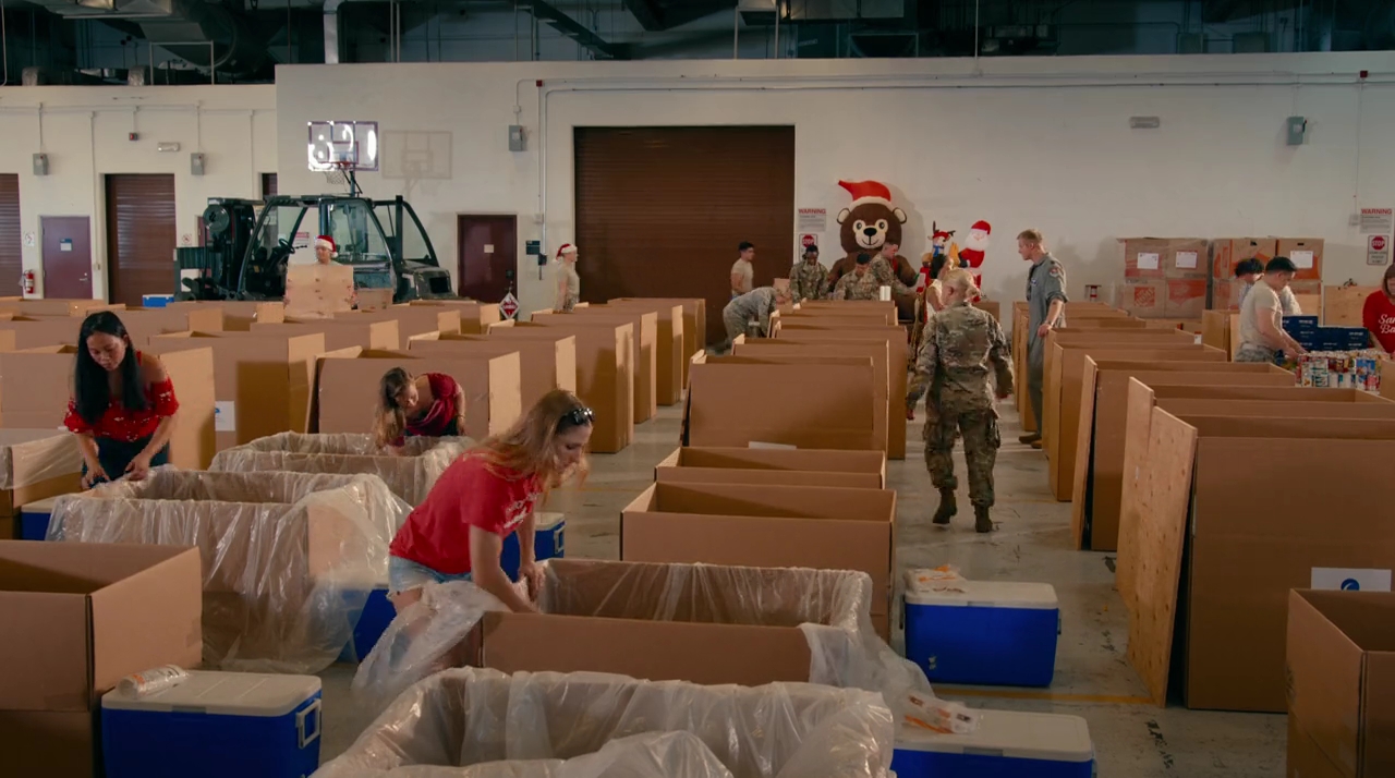 VampireDiariesWorld-dot-nl_OperationChristmasDrop1706.jpg