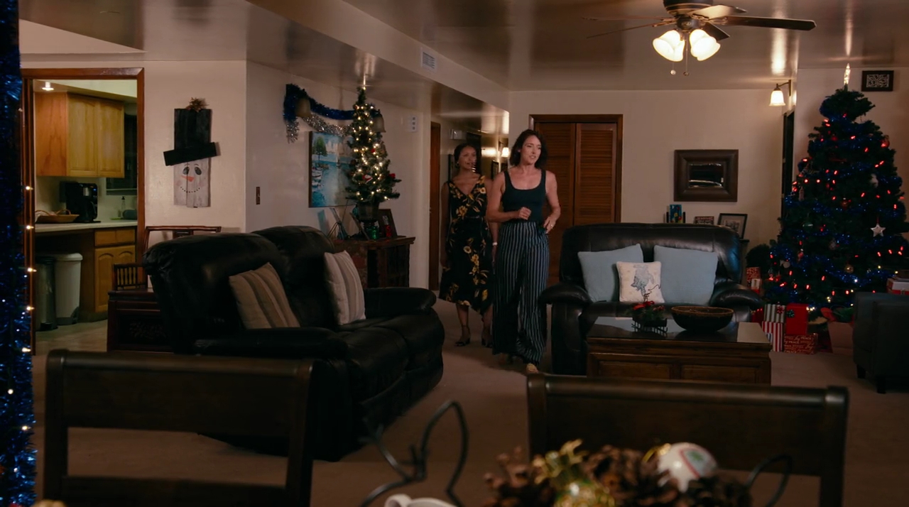 VampireDiariesWorld-dot-nl_OperationChristmasDrop1805.jpg