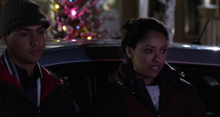 Charmed-Online-dot-nl_TheHolidayCalendar0656.jpg
