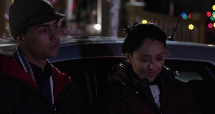 Charmed-Online-dot-nl_TheHolidayCalendar0671.jpg