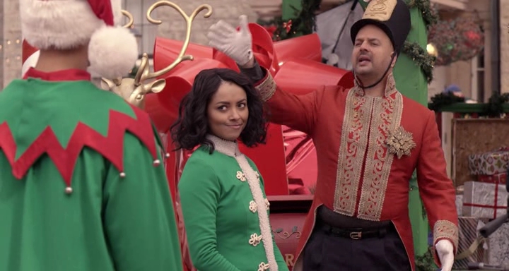 Charmed-Online-dot-nl_TheHolidayCalendar0975.jpg