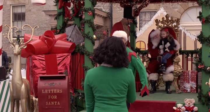 Charmed-Online-dot-nl_TheHolidayCalendar1027.jpg