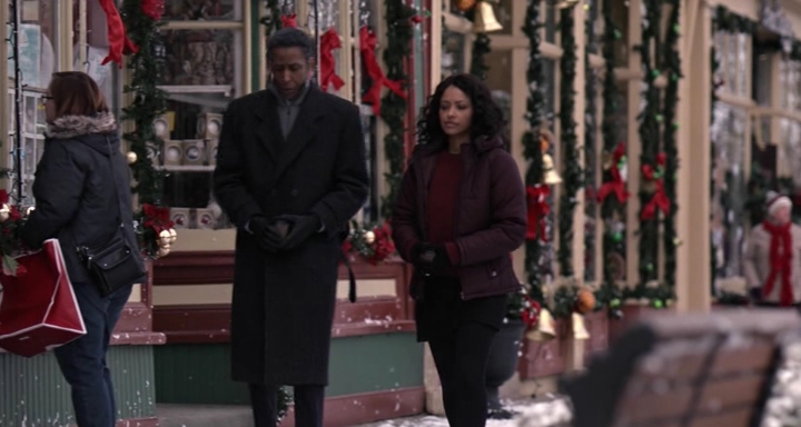 Charmed-Online-dot-nl_TheHolidayCalendar1449.jpg
