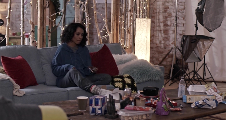 Charmed-Online-dot-nl_TheHolidayCalendar3757.jpg
