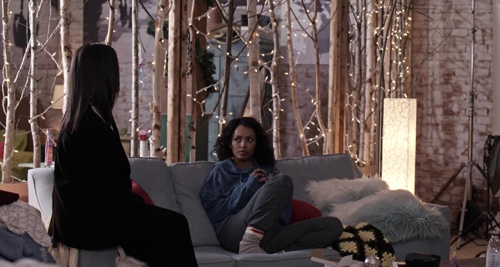 Charmed-Online-dot-nl_TheHolidayCalendar3784.jpg