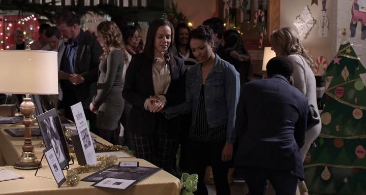 Charmed-Online-dot-nl_TheHolidayCalendar4127.jpg