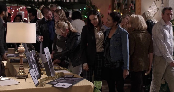 Charmed-Online-dot-nl_TheHolidayCalendar4151.jpg