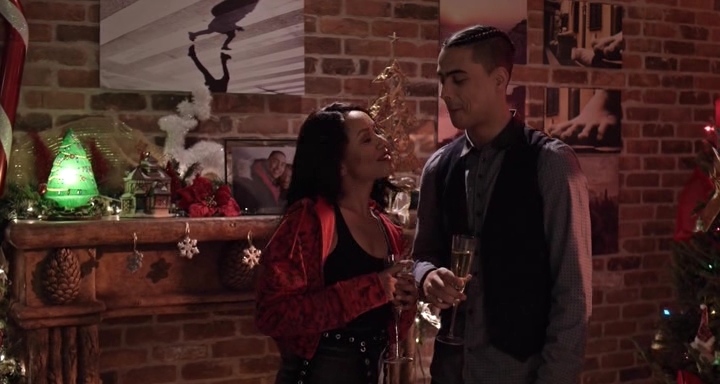 Charmed-Online-dot-nl_TheHolidayCalendar5313.jpg