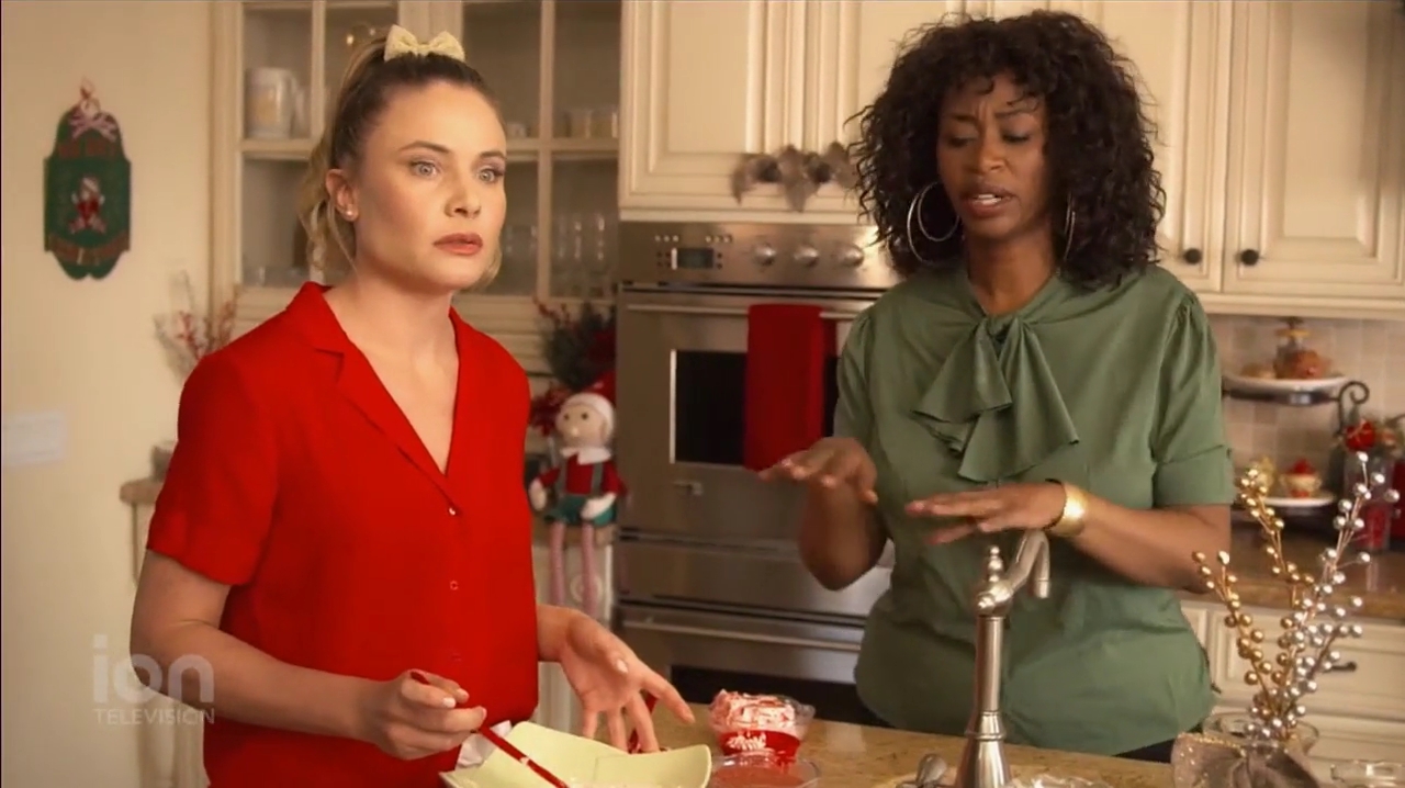 VampireDiariesWorld-dot-nl_ABeautyAndTheBeastChristmas0317.jpg