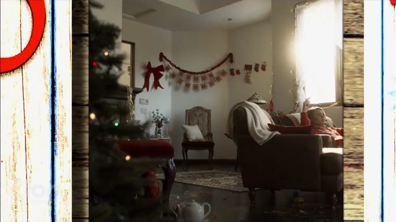 VampireDiariesWorld-dot-nl_ABeautyAndTheBeastChristmas0502.jpg