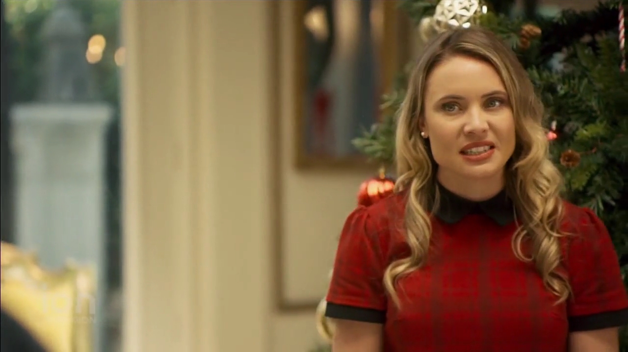 VampireDiariesWorld-dot-nl_ABeautyAndTheBeastChristmas1117.jpg