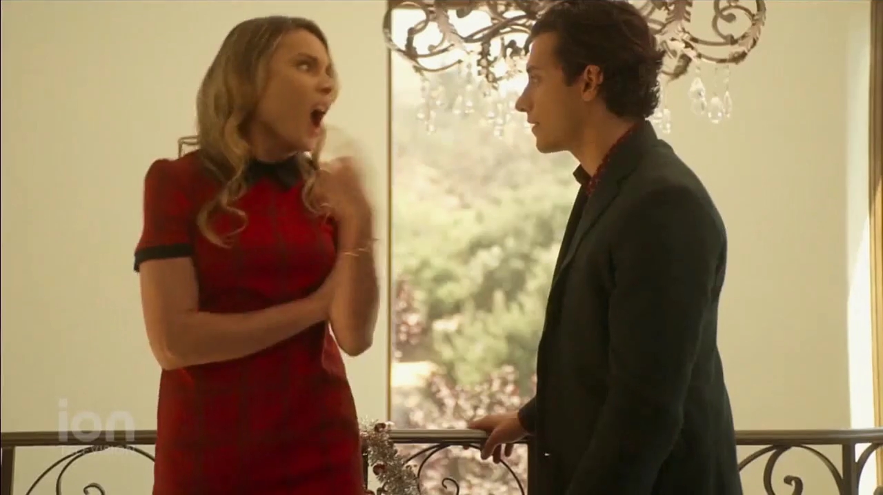 VampireDiariesWorld-dot-nl_ABeautyAndTheBeastChristmas1201.jpg
