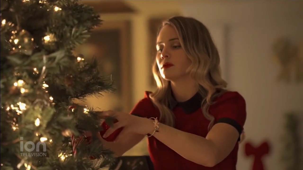 VampireDiariesWorld-dot-nl_ABeautyAndTheBeastChristmas1369.jpg
