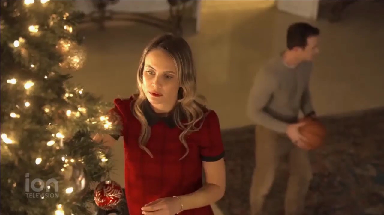 VampireDiariesWorld-dot-nl_ABeautyAndTheBeastChristmas1381.jpg