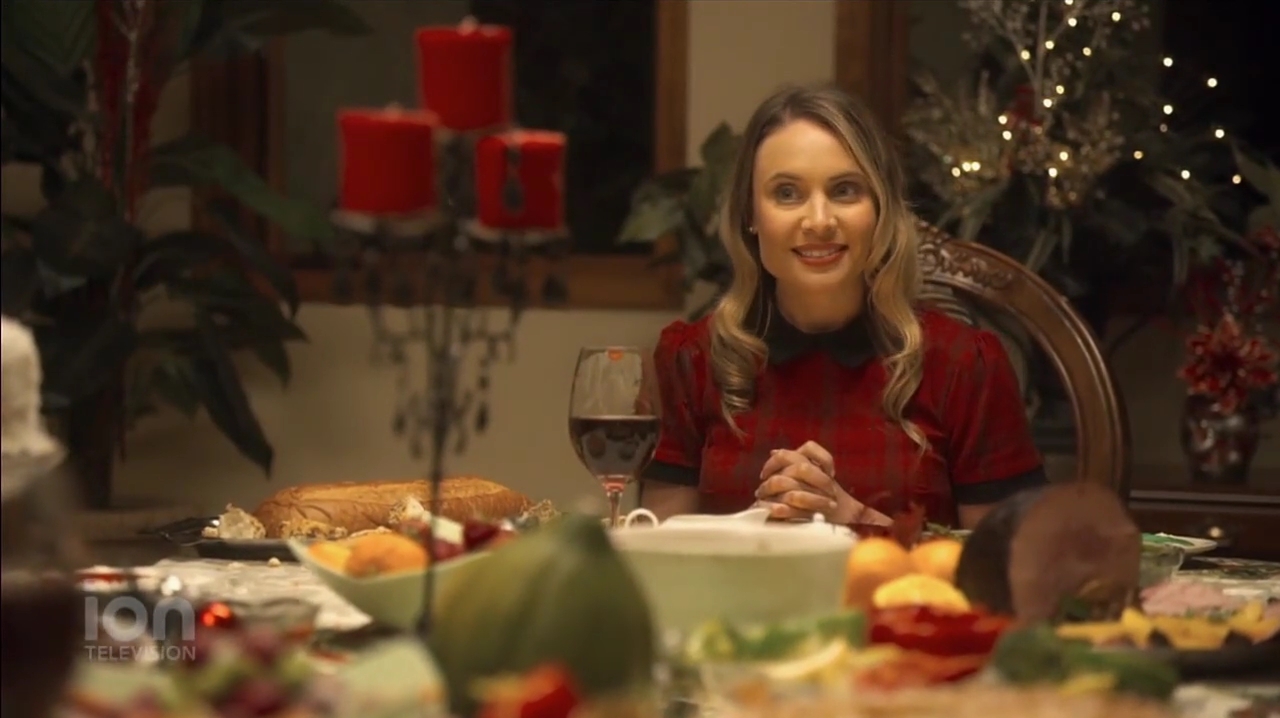 VampireDiariesWorld-dot-nl_ABeautyAndTheBeastChristmas1624.jpg