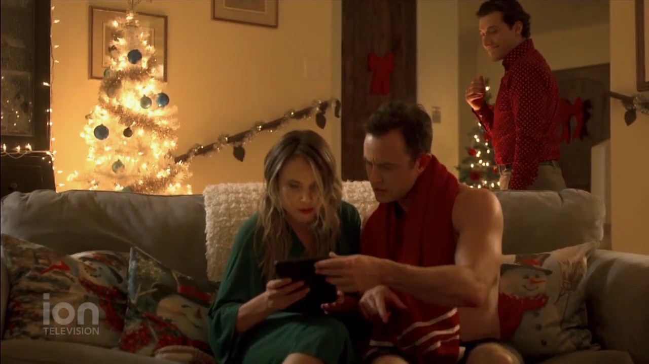 VampireDiariesWorld-dot-nl_ABeautyAndTheBeastChristmas1806.jpg