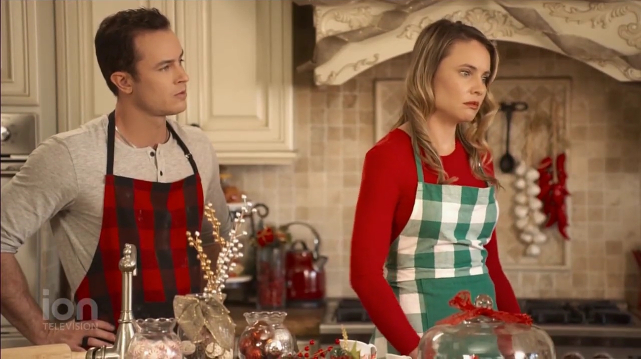 VampireDiariesWorld-dot-nl_ABeautyAndTheBeastChristmas1925.jpg