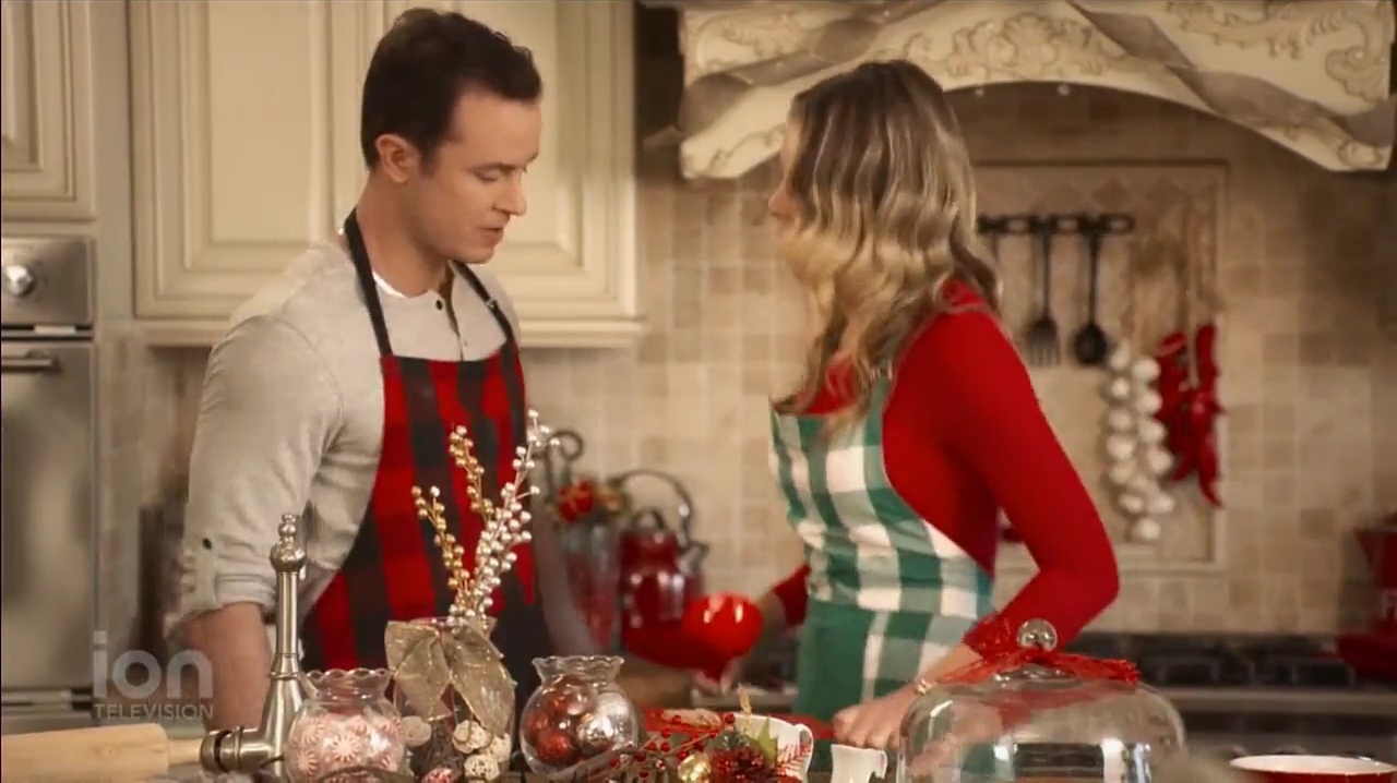 VampireDiariesWorld-dot-nl_ABeautyAndTheBeastChristmas1930.jpg