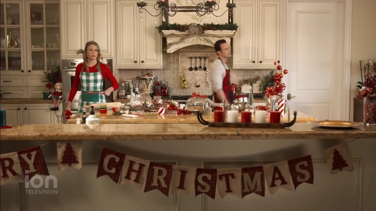 VampireDiariesWorld-dot-nl_ABeautyAndTheBeastChristmas1933.jpg
