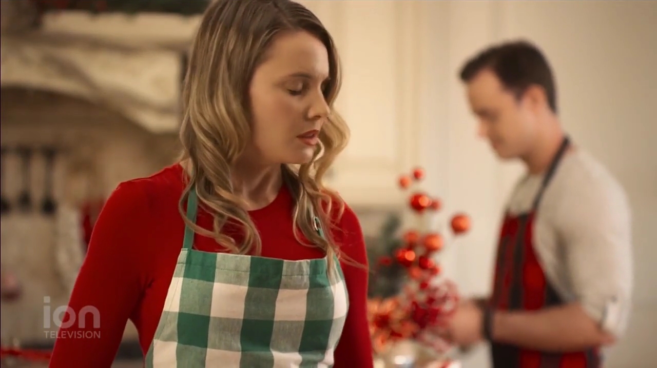 VampireDiariesWorld-dot-nl_ABeautyAndTheBeastChristmas1949.jpg