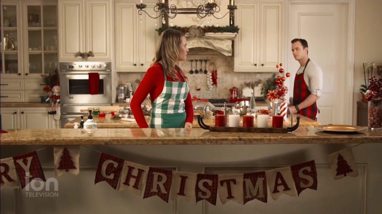 VampireDiariesWorld-dot-nl_ABeautyAndTheBeastChristmas1969.jpg