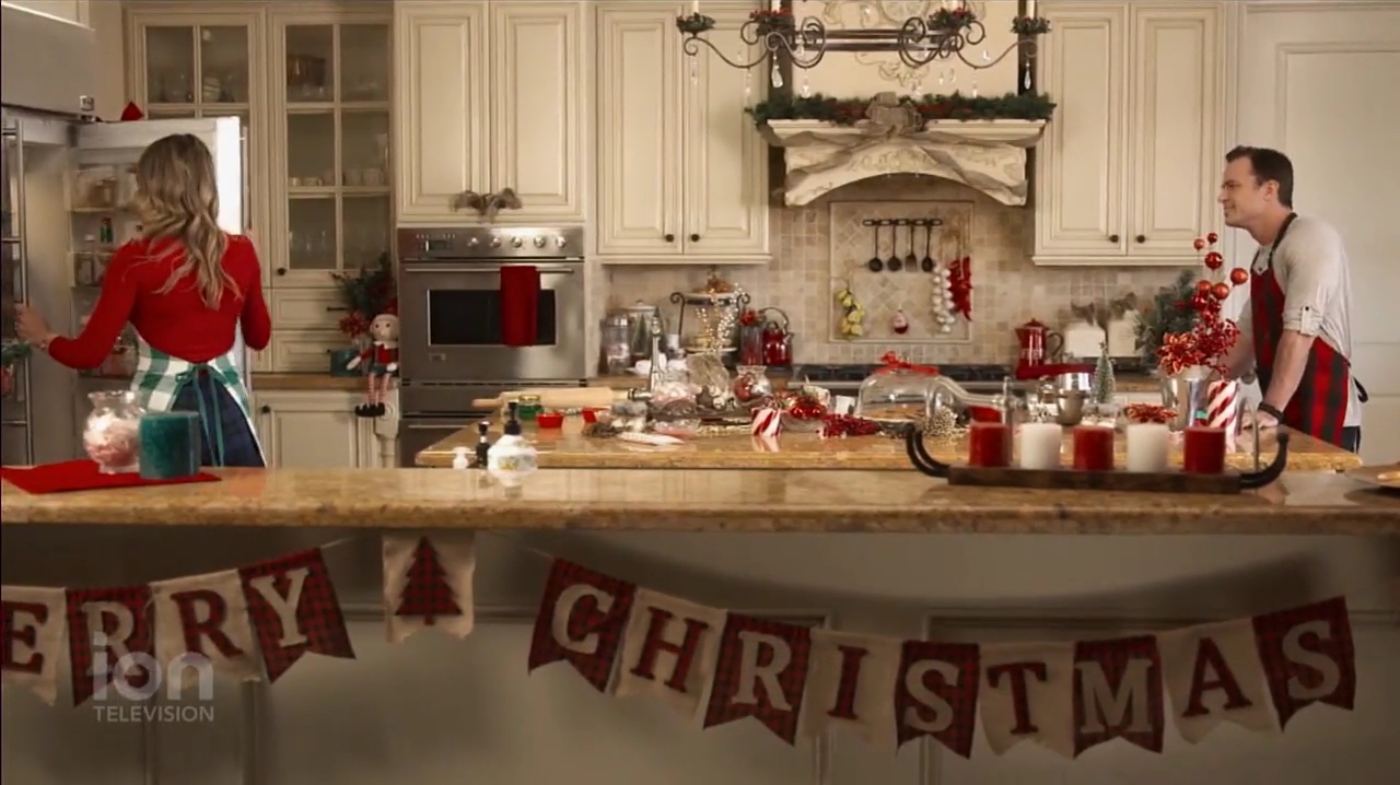 VampireDiariesWorld-dot-nl_ABeautyAndTheBeastChristmas1973.jpg