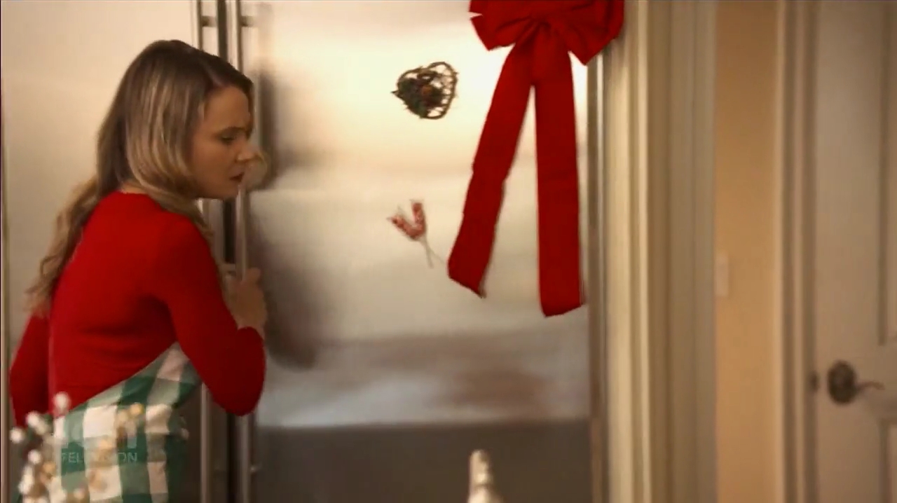 VampireDiariesWorld-dot-nl_ABeautyAndTheBeastChristmas1974.jpg