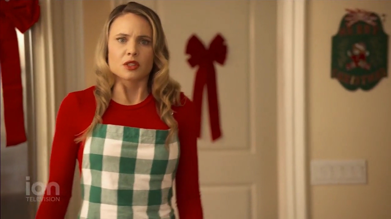 VampireDiariesWorld-dot-nl_ABeautyAndTheBeastChristmas1976.jpg