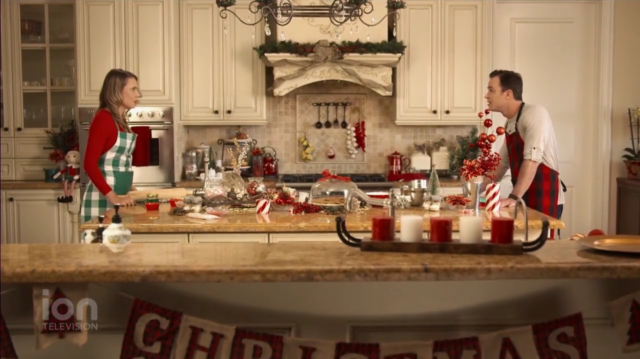 VampireDiariesWorld-dot-nl_ABeautyAndTheBeastChristmas2001.jpg