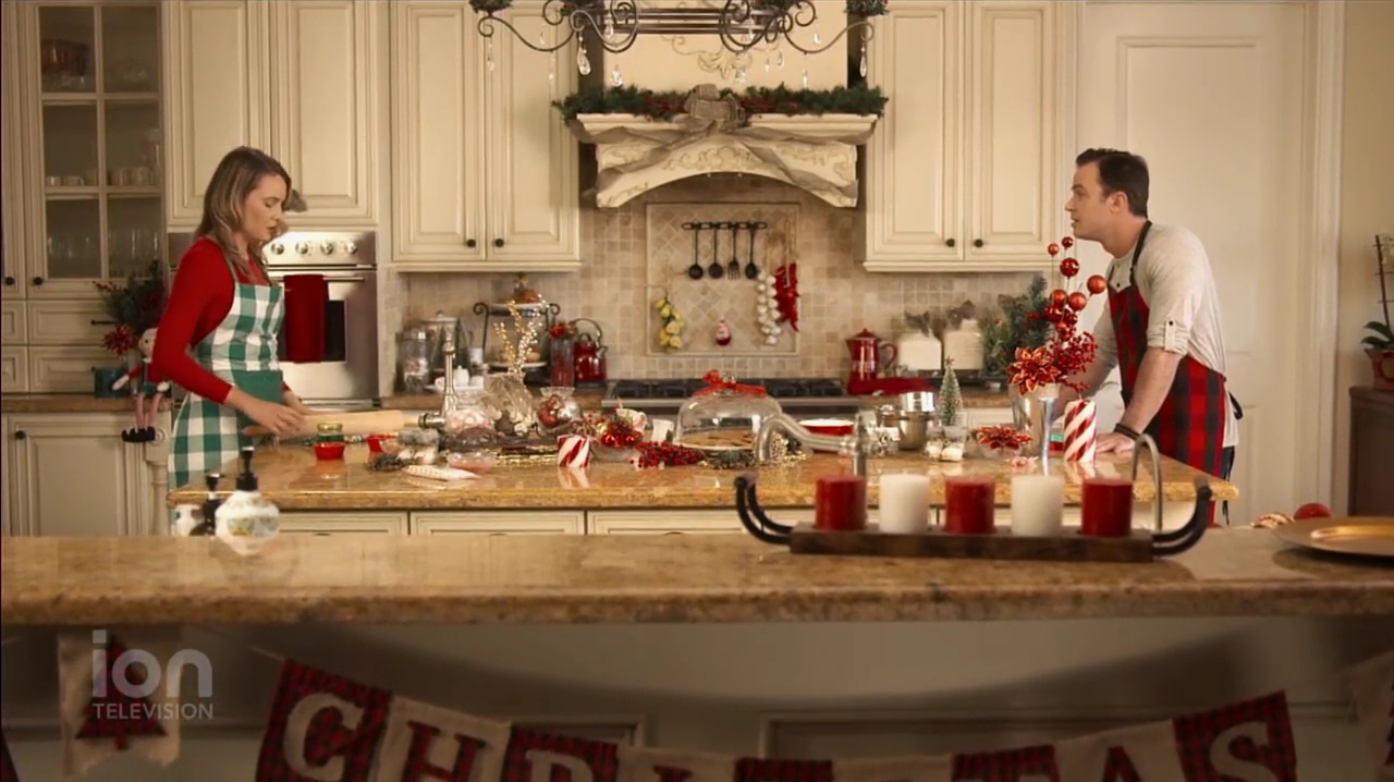 VampireDiariesWorld-dot-nl_ABeautyAndTheBeastChristmas2004.jpg