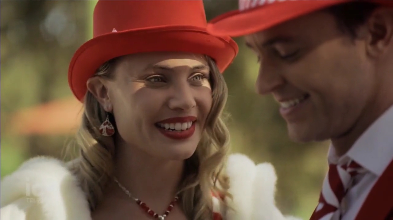 VampireDiariesWorld-dot-nl_ABeautyAndTheBeastChristmas2200.jpg