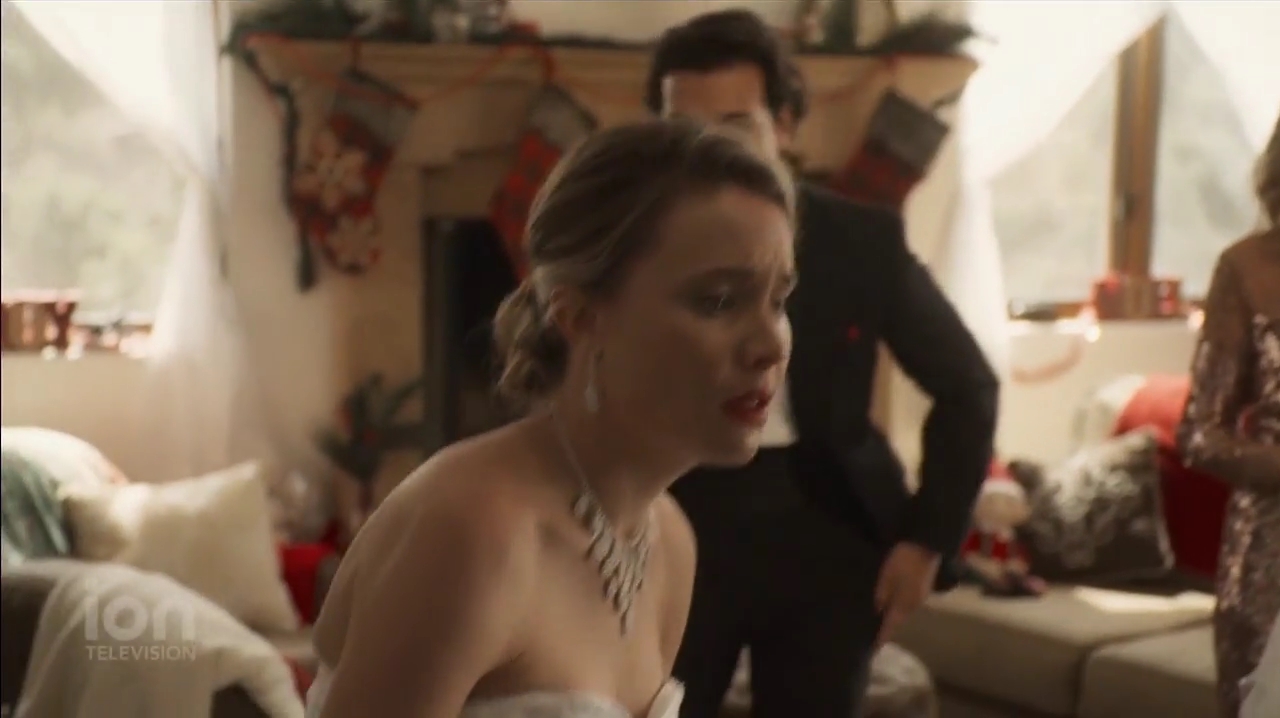 VampireDiariesWorld-dot-nl_ABeautyAndTheBeastChristmas3993.jpg