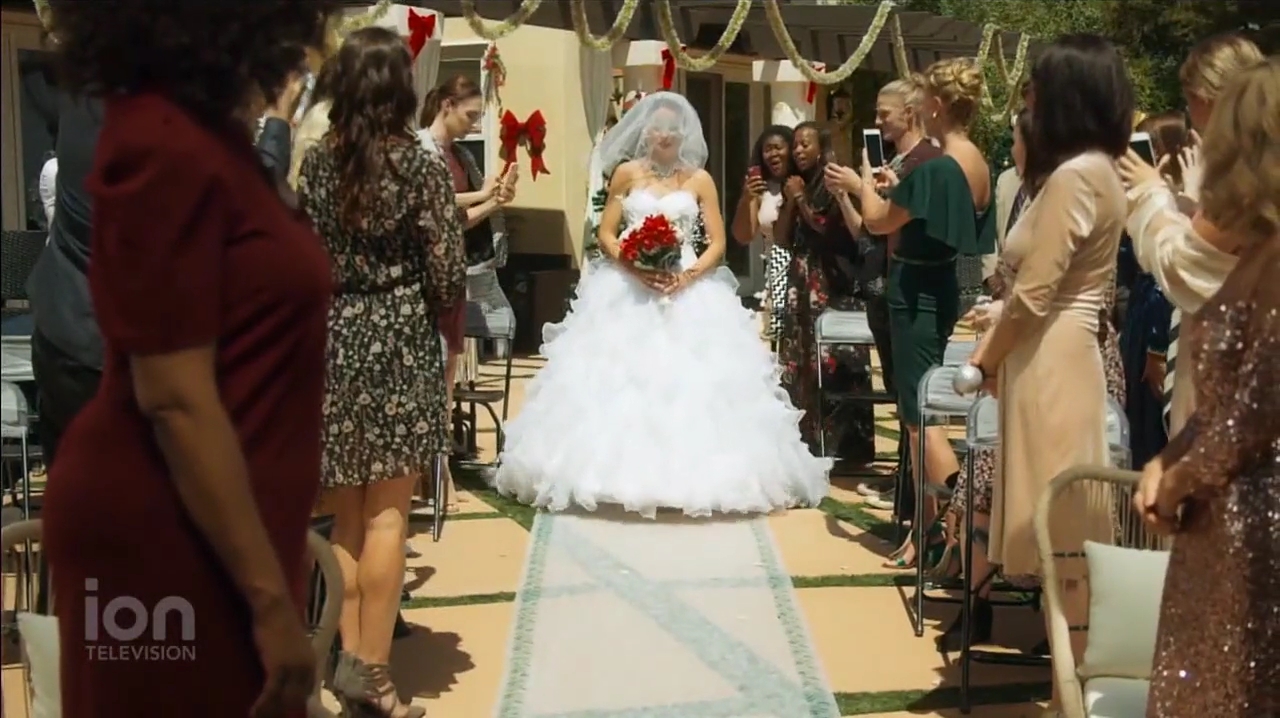 VampireDiariesWorld-dot-nl_ABeautyAndTheBeastChristmas4216.jpg