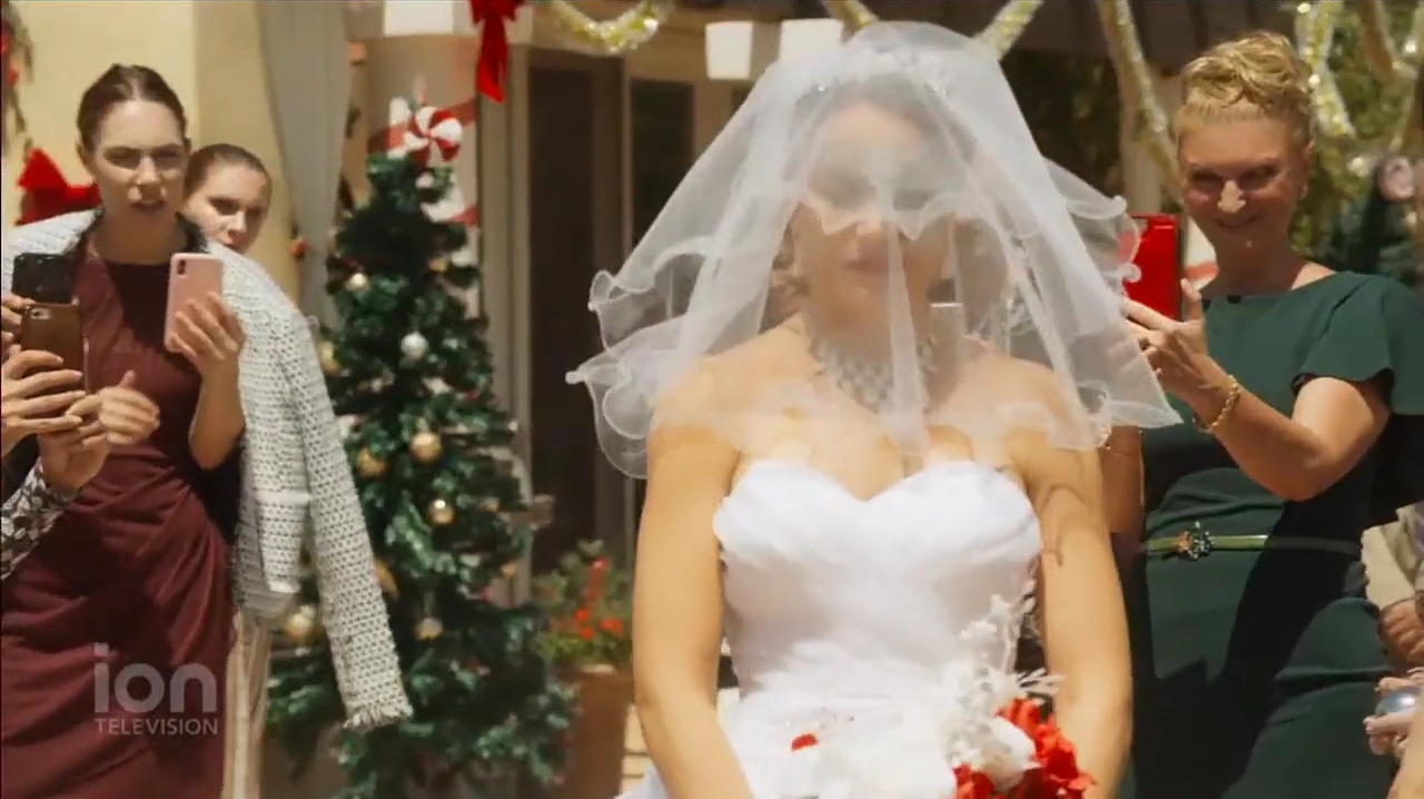 VampireDiariesWorld-dot-nl_ABeautyAndTheBeastChristmas4226.jpg
