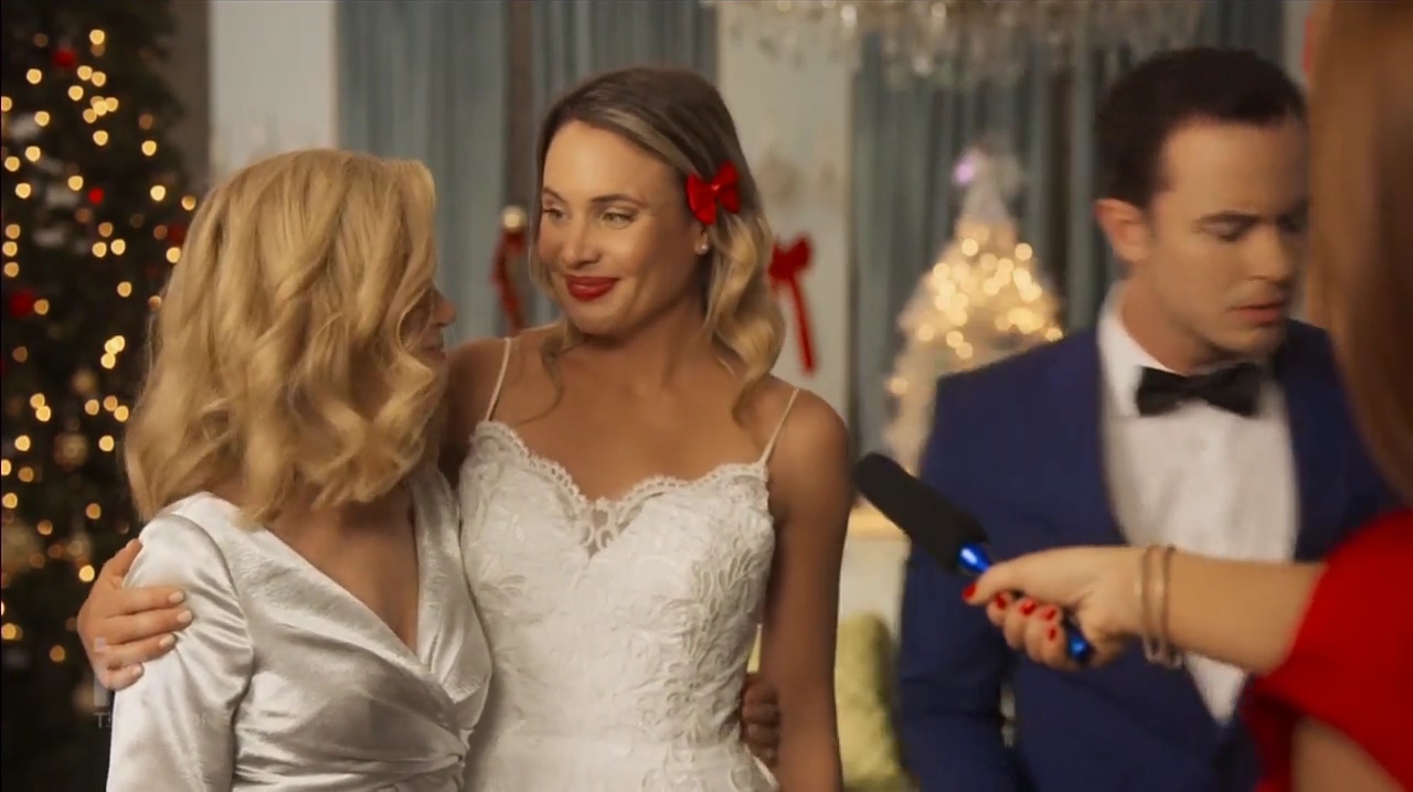 VampireDiariesWorld-dot-nl_ABeautyAndTheBeastChristmas4913.jpg