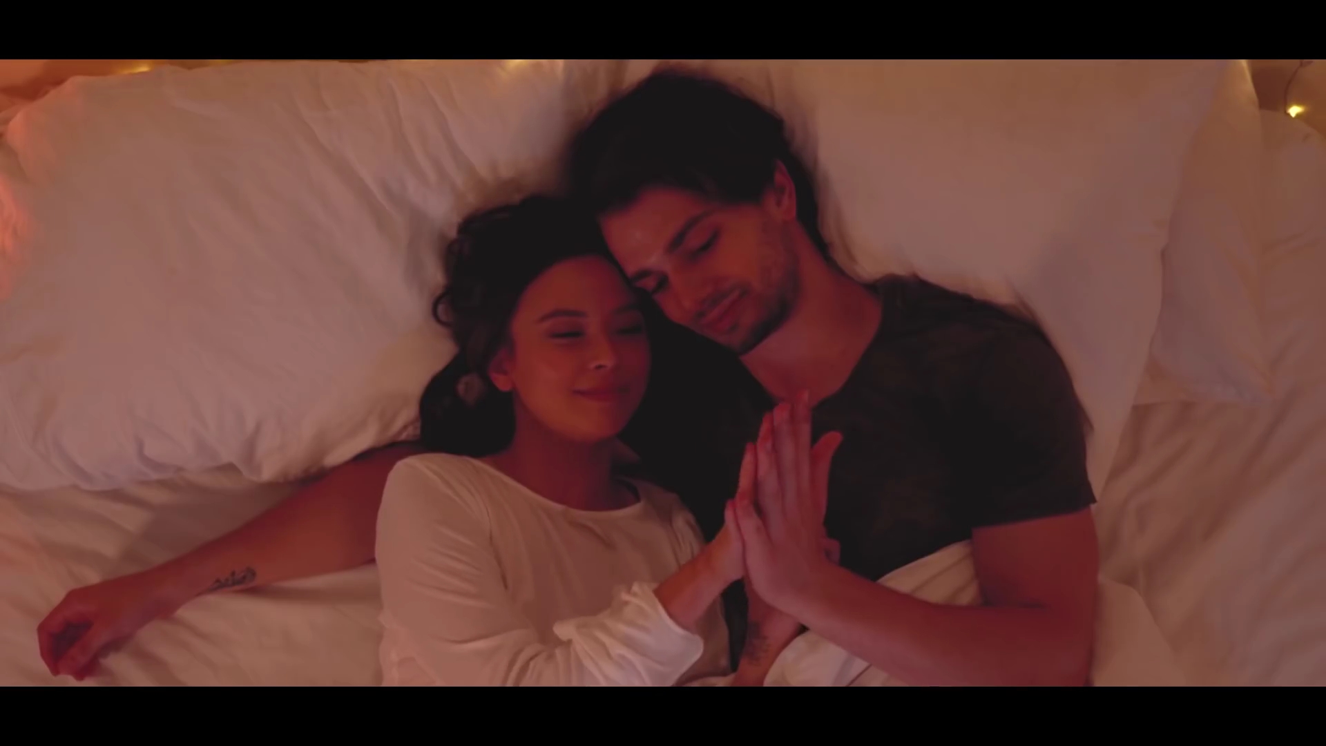 VampireDiariesWorld-dot-MeliseTryingToSleep0091.jpg