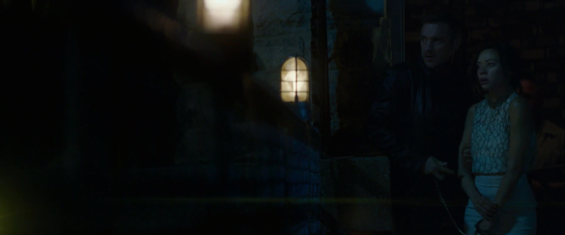 VampireDiariesWorld-dot-nl_EscapePlanTheExtractors02700.jpg