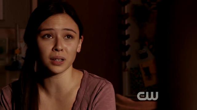VampireDiariesWorld-dot-org_StarCrossedS01E01-0905.jpg