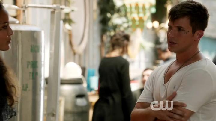 VampireDiariesWorld-dot-org_StarCrossedS01E03-0701.jpg