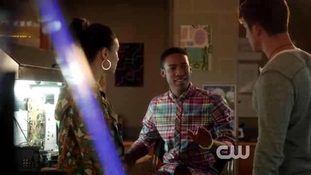 VampireDiariesWorld-dot-org_StarCrossedS01E04-0252.jpg